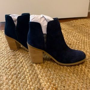Kenneth Cole Reaction Kite Fly, Navy Suede Booties